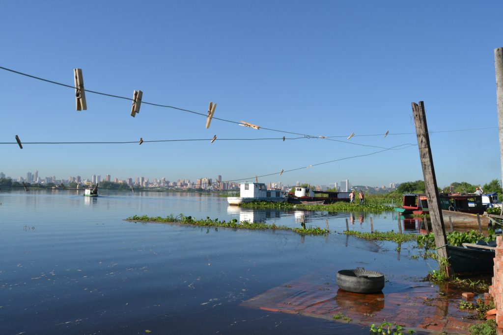 Foto: conexión del riacho Pajaguá con el río Paraguay - zona de flujo de canoeros